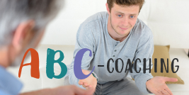 © shutterstock_Phovoir Text: ABC-Coaching, Bild: zwei Personen unterhalten sich, der junge Mann im Fokus sieht ratlos aus