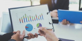 Tablet mit Zahlen zur Evaluation